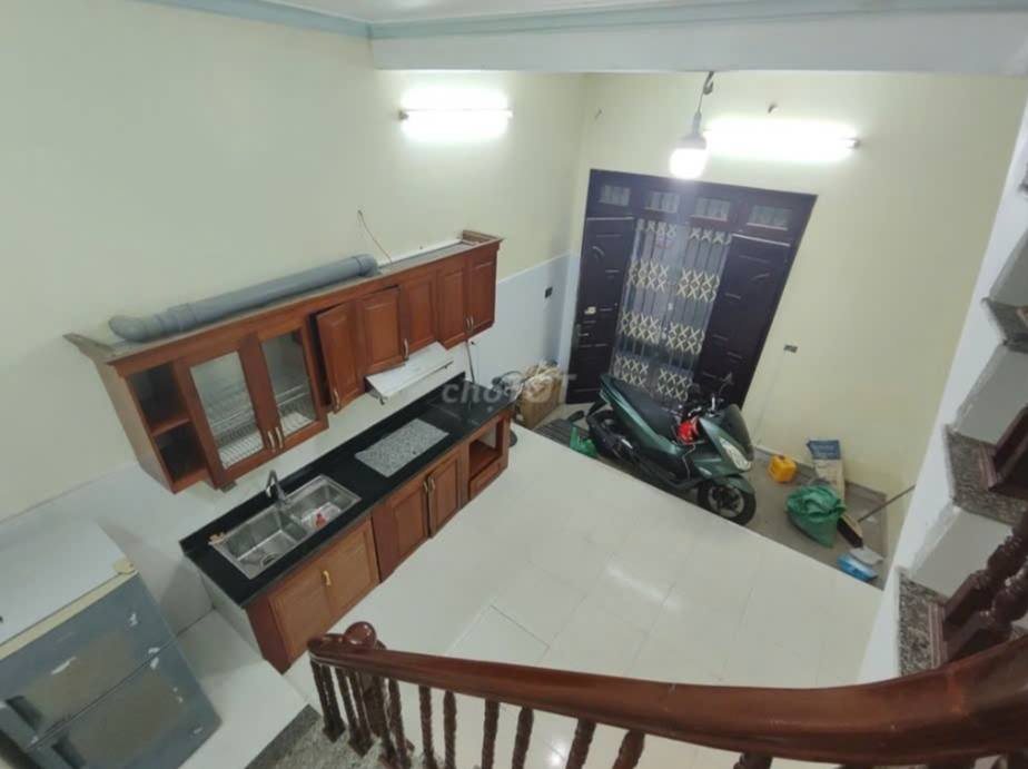 Cho thuê nhà ở nhóm SV, gđ, KD onl, VP ngõ Tân Mai 3 tầng x 48m2, 4 ngủ, 3 vệ sinh, 12 Triệu - Ảnh 2